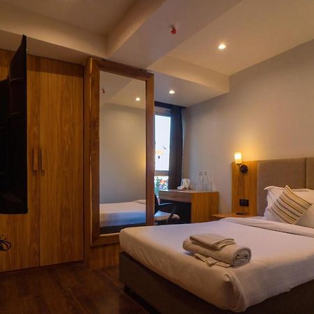 Emerald Hotel Āīzawl Εξωτερικό φωτογραφία