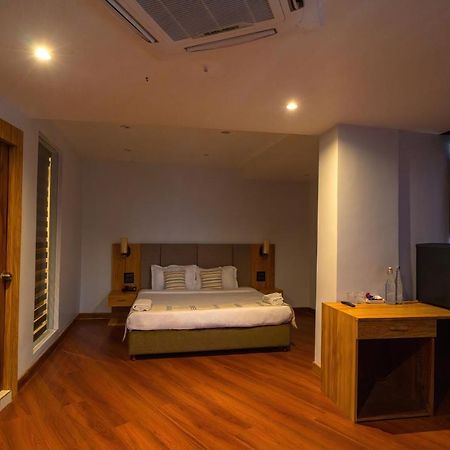 Emerald Hotel Āīzawl Εξωτερικό φωτογραφία
