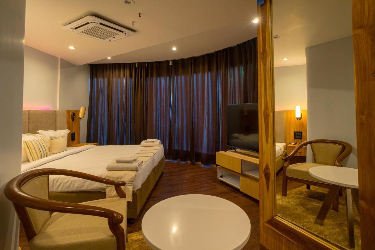 Emerald Hotel Āīzawl Εξωτερικό φωτογραφία
