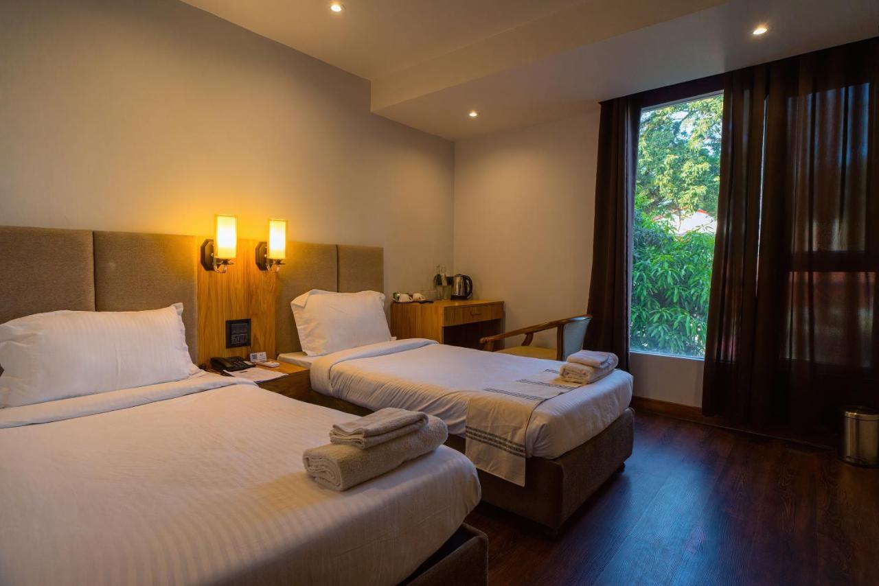 Emerald Hotel Āīzawl Εξωτερικό φωτογραφία
