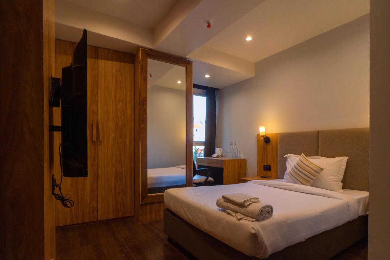 Emerald Hotel Āīzawl Εξωτερικό φωτογραφία